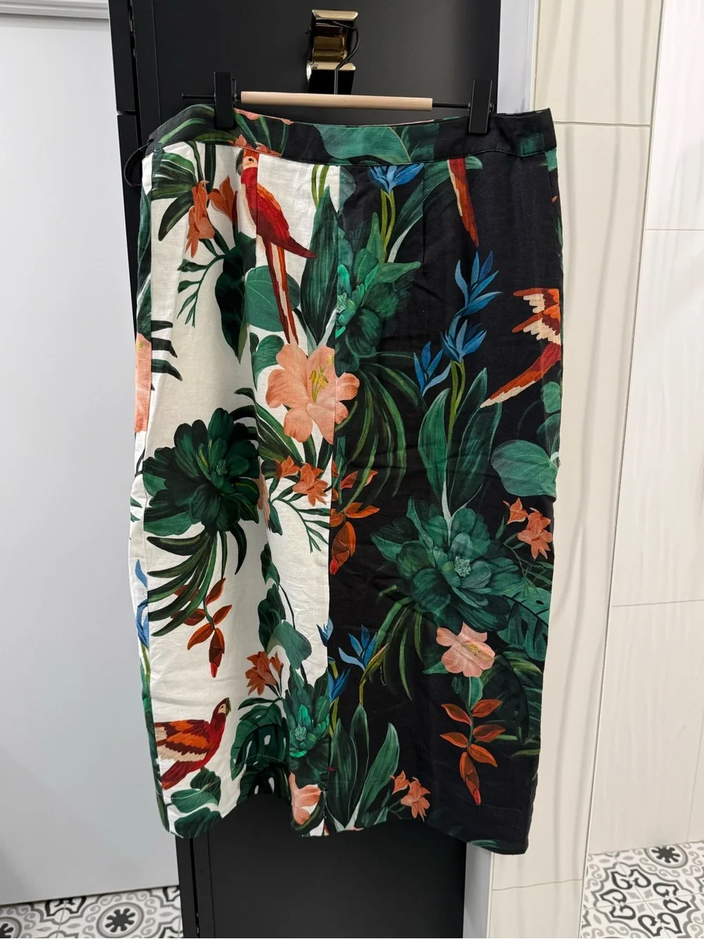 FARM Rio Mixed Midnight Macaw Fiesta Euroflax Midi Skirt